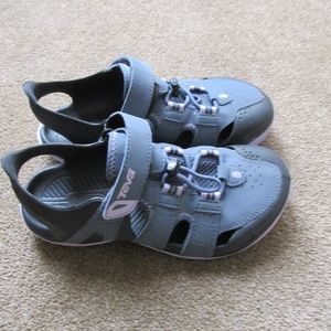 TEVA GRAY/LILAC CLOSED TOE SPORT/WATER SANDAL